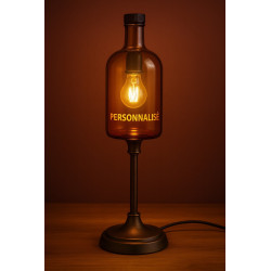 Offrez une lampe personnalisable en verre givré avec base en métal bronze. Un éclairage chaleureux et perssonalisable.